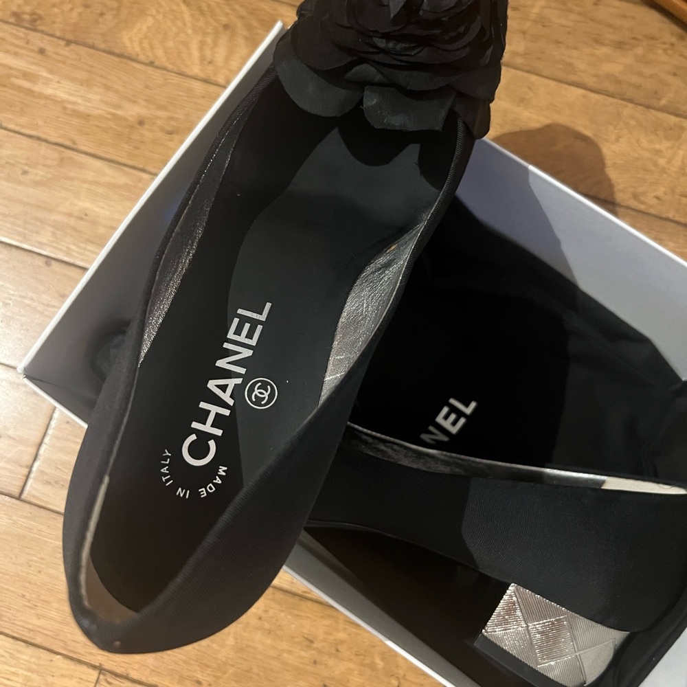 Chanel Black Heels Elegant Design